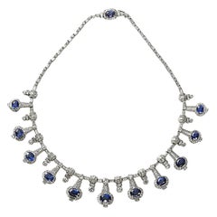 Collana moderna con frange di zaffiri, diamanti e platino, 33,40 carati