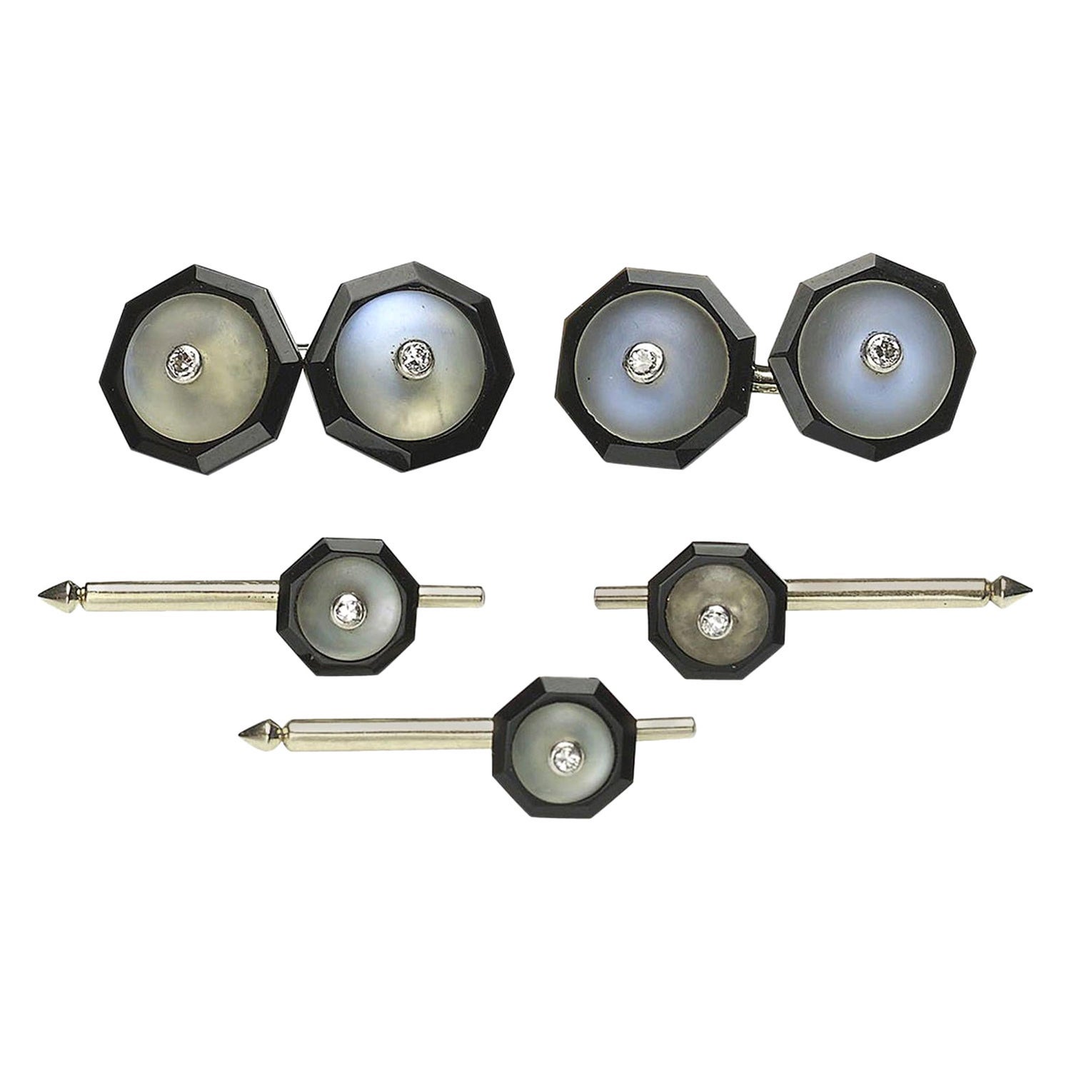 Abito-set con pietra arcobaleno smerigliata e onice nera, circa 1935
