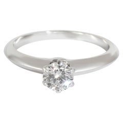 Tiffany & Co. Anello di fidanzamento con diamante solitario in platino H. H. VS2 0,45 CTW