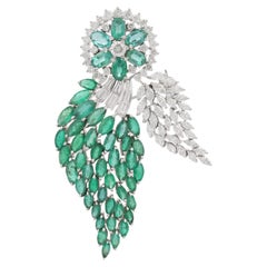 Nachlass 13,20 Karat Smaragd 4,41 Karat Diamant Verlobungsbrosche aus 18 Karat Weißgold