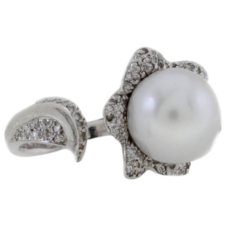  Diamonds South Australian Pearl Cluster 18 kt Gold  Ring For Sale