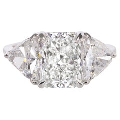 Diamant taille radiant certifié GIA de 3,01 carats de couleur E avec trillion de diamants