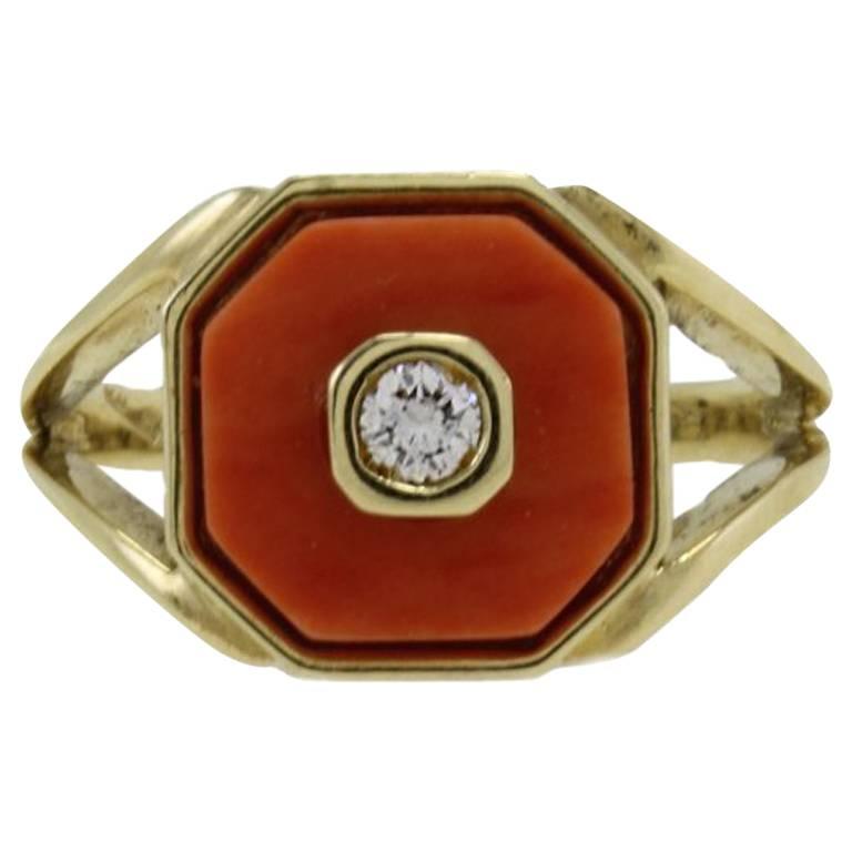  Diamond Coral 18 kt Gold Signet Ring