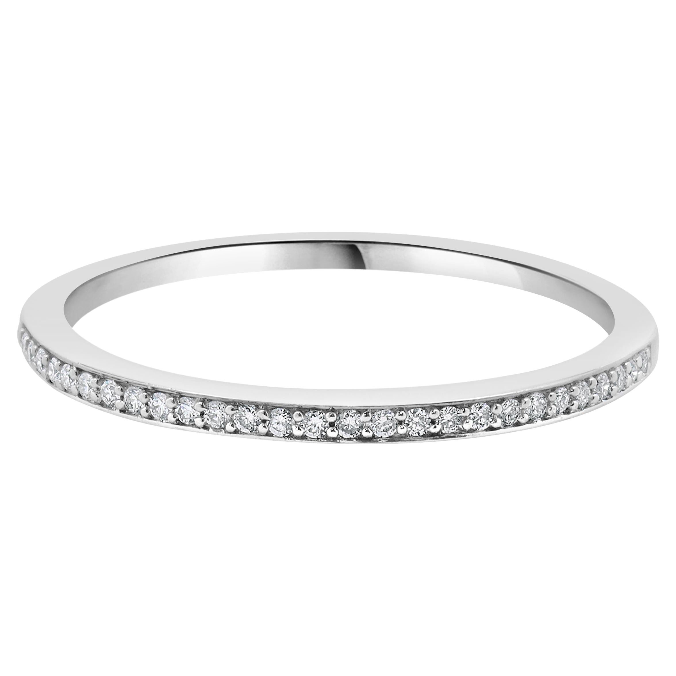 Anillo de diamantes de oro blanco de 18 quilates