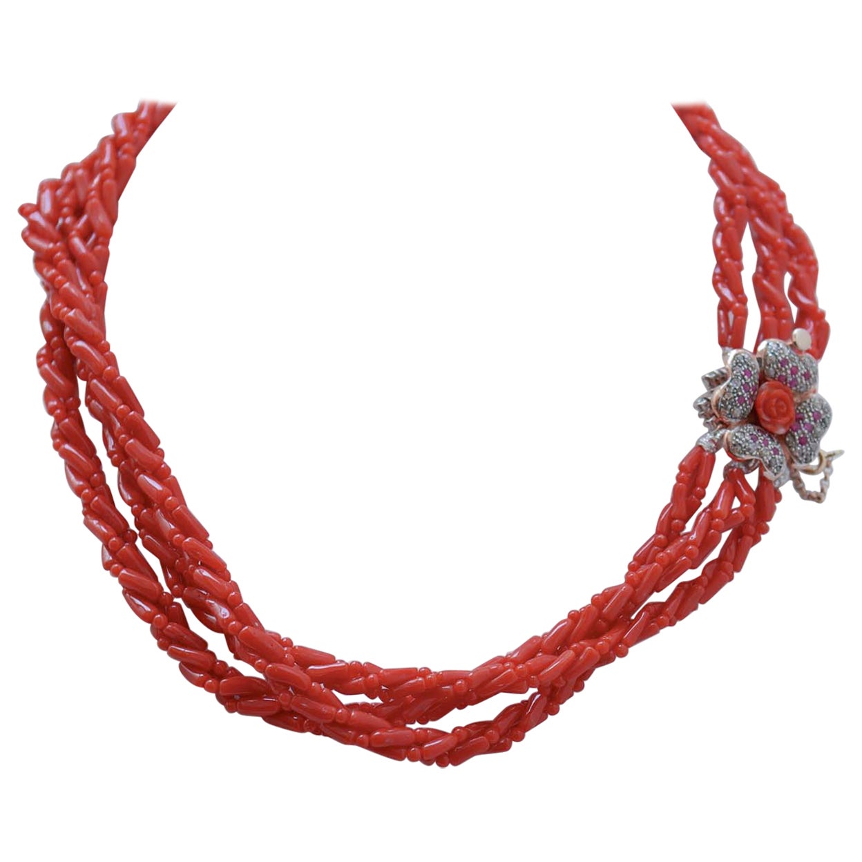 Collar de Coral, Rubíes, Diamantes, Oro Rosa y Plata.