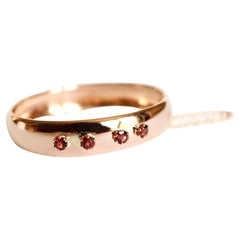 Vintage Rigid Bracelet circa 1940 in 18 Carat Yellow Gold and garnets
