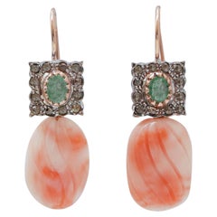Pendientes de Coral, Esmeraldas, Diamantes, Oro Rosa y Plata.