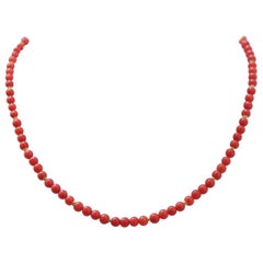 Coral, 18 Karat Yellow Gold Necklace.