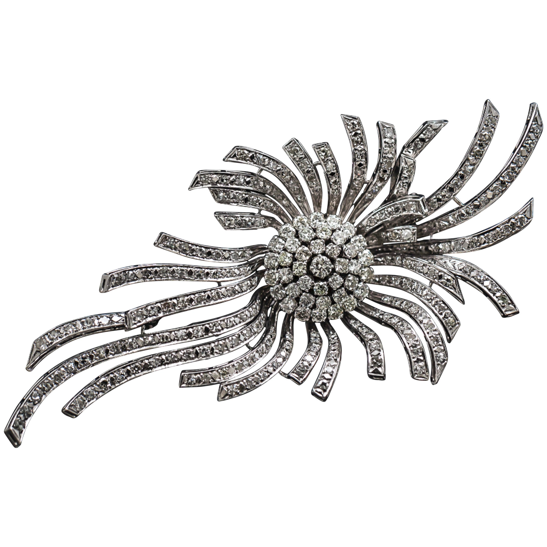Mid-Century 8 Carat Diamond Celestial Floral Brooch Platinum 1950s 1960s en vente