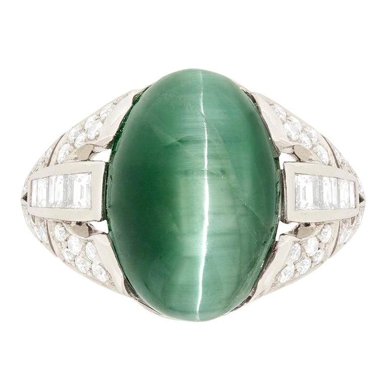 Anillo Art Decó tardío de turmalina ojo de gato y diamantes de 10,75 quilates, hacia 1940