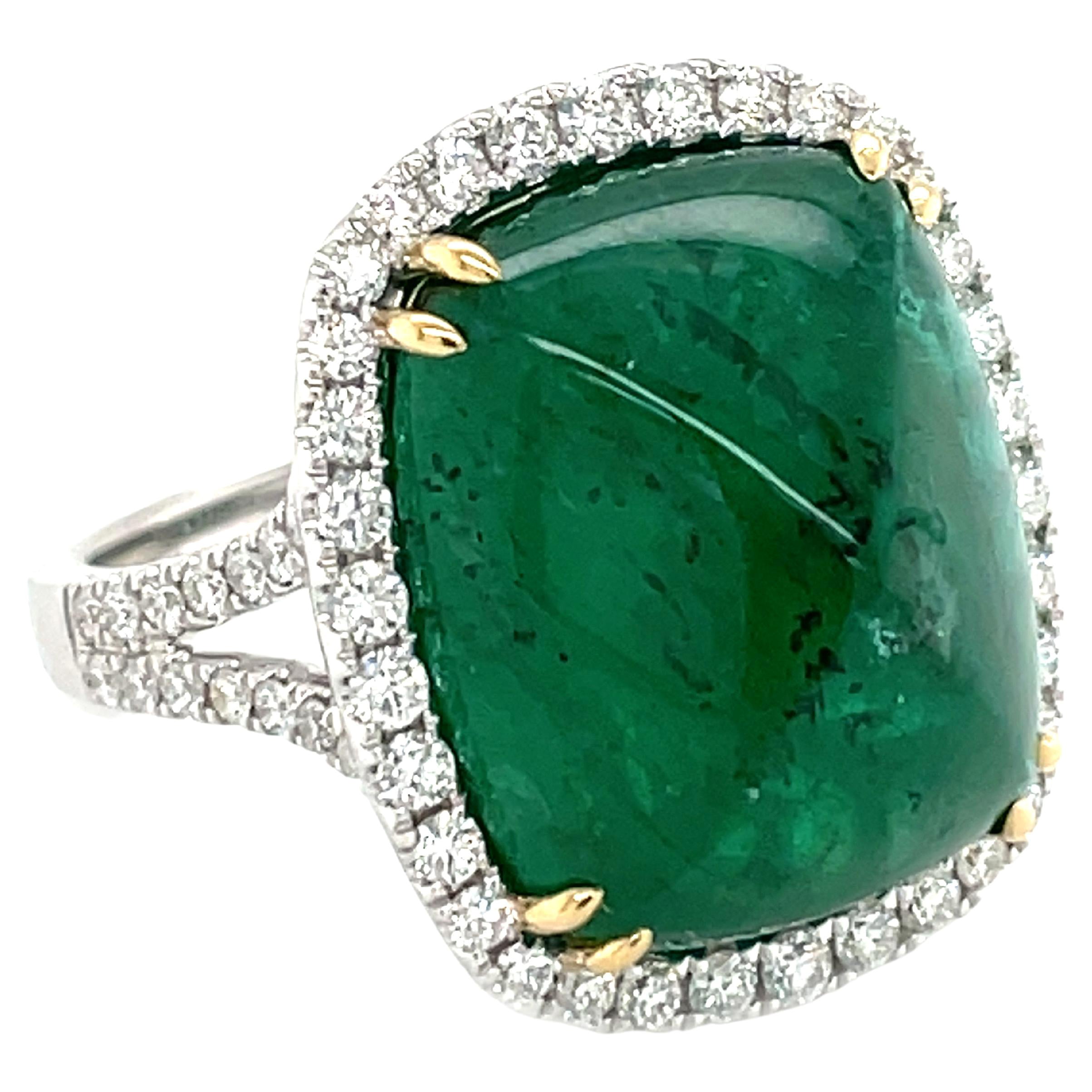 Anillo de diamantes y esmeralda en cojín de 16,75 quilates certificado por el GIA