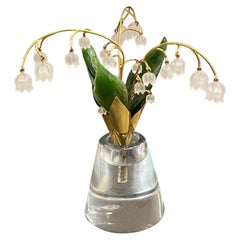 Goldblumentopf mit geschnitztem Nephrit und Bergkristall