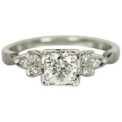 Art Deco-inspirierter floraler Verlobungsring - 0,63ct runde Diamanten in Platin