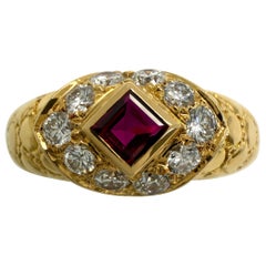 Van Cleef & Arpels, bague vintage rare en or jaune 18 carats avec rubis et diamants taille carrée