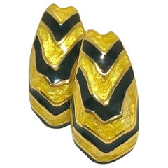 18 Karat Gelbgold Tigerstreifen-Ohrringe mit schwarzen und goldenen Emaille-Streifen