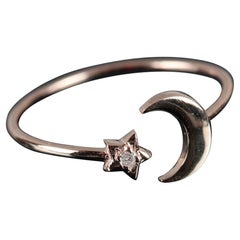 Anello da donna in oro massiccio 14K con diamante singolo, delicata mezzaluna e stella.