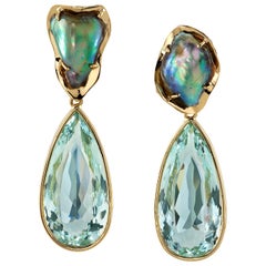 Pendants d'oreilles en or jaune avec perles baroques et aigue-marine en forme de poire d'ormeau