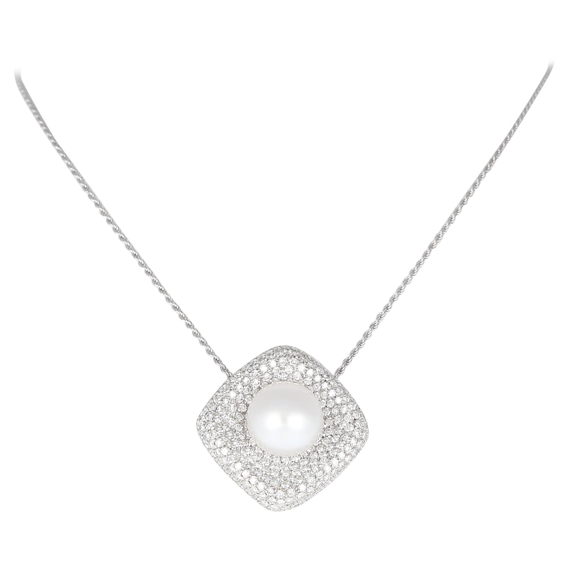 18K White Gold Necklace with Diamond Pavé Cushion Pendant and Central Pearl