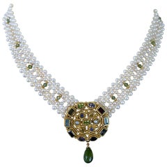 Collana intrecciata di perle con centrotavola di pietre multiple, unica nel suo genere