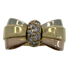 Raro Anillo Vintage Van Cleef & Arpels de oro de 18 quilates con lazo de diamantes en varios tonos