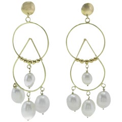 Boucles d'oreilles pendantes avec gouttes en or jaune 18Kt et perles blanches