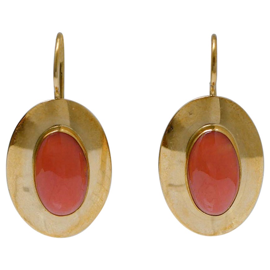 Koralle, Ohrringe aus 18 Karat Gelbgold. im Angebot
