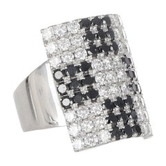 18K White Gold Rectangular Band Ring with White and Black Diamonds