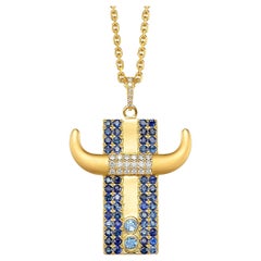 Collier pendentif Taurus en or 18k Y 26 diamants 52 saphirs bleus 2 aigues-marines
