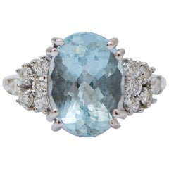 Aigue-marine, diamants, bague moderne en or blanc 18 carats.