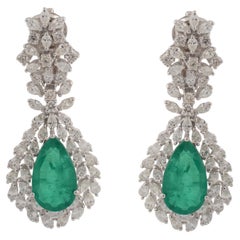 Orecchini pendenti con gemma verde a forma di pera da 7,72 carati e diamante da 5,1 carati in oro bianco 18k