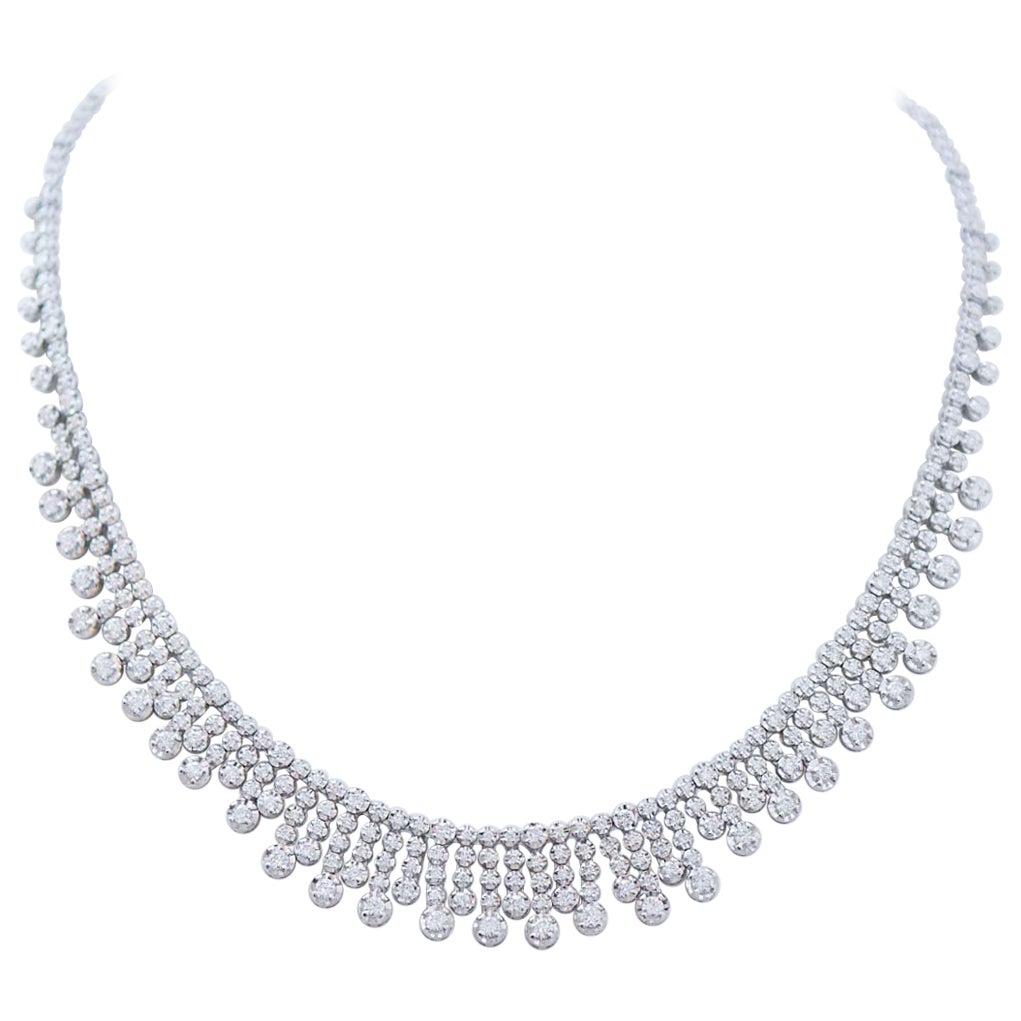 Moderne Diamanten, 18 Karat Weißgold Halskette. im Angebot