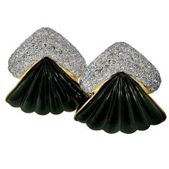 Elegantes boucles d'oreilles en or jaune 18K cannelées en onyx noir et diamants datant de la fin du 20e siècle