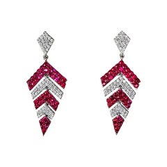 Pendientes araña de oro de 18 quilates, rubíes de Mozambique y diamantes de 2,18 quilates