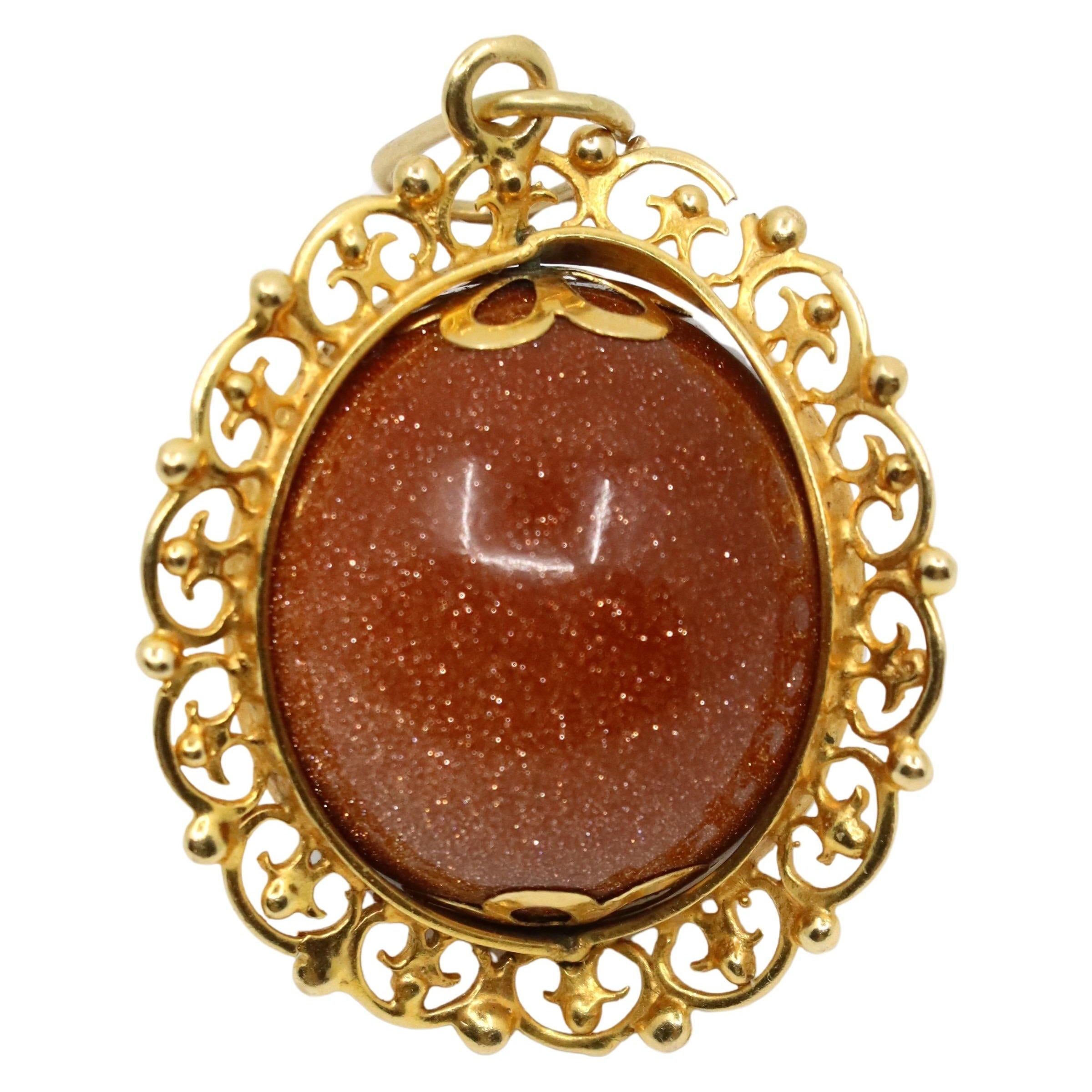 Ciondolo a forma di palla con cabochon in pietra d'oro d'epoca 18 carati in vendita