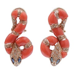 Coral, Zafiros, Diamantes, Pendientes de Serpiente de Oro Rosa de 14 Kilates.