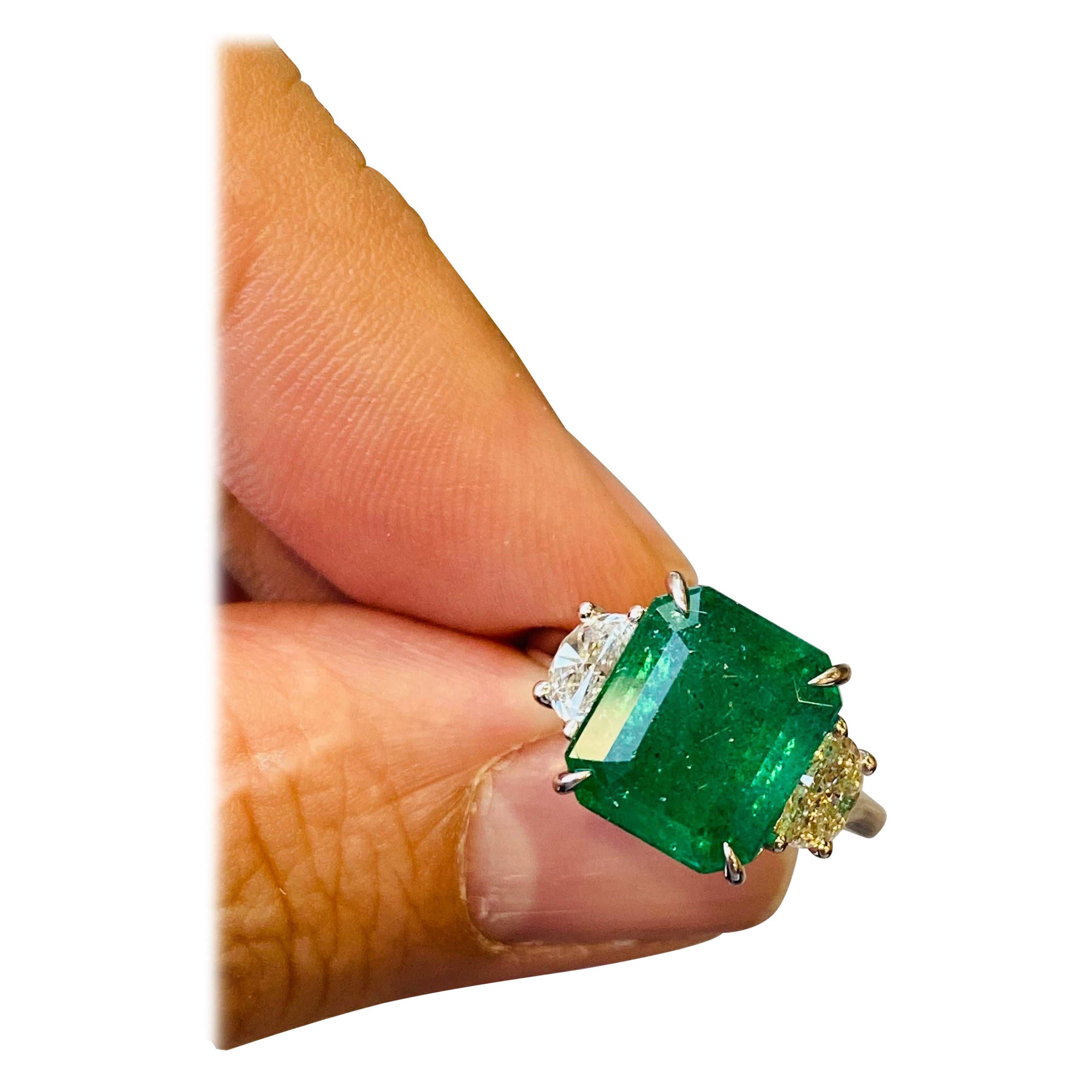 Anillo de diamantes esmeralda de 6.91 quilates de Emilio Jewelry