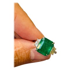 Emilio Jewelry 6.91 Karat Smaragd-Diamant-Ring