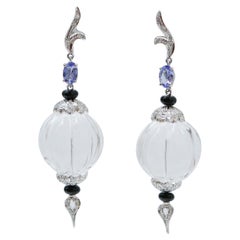 Cristallo di rocca, onice, tanzanite, diamanti, orecchini in oro bianco 14 carati.