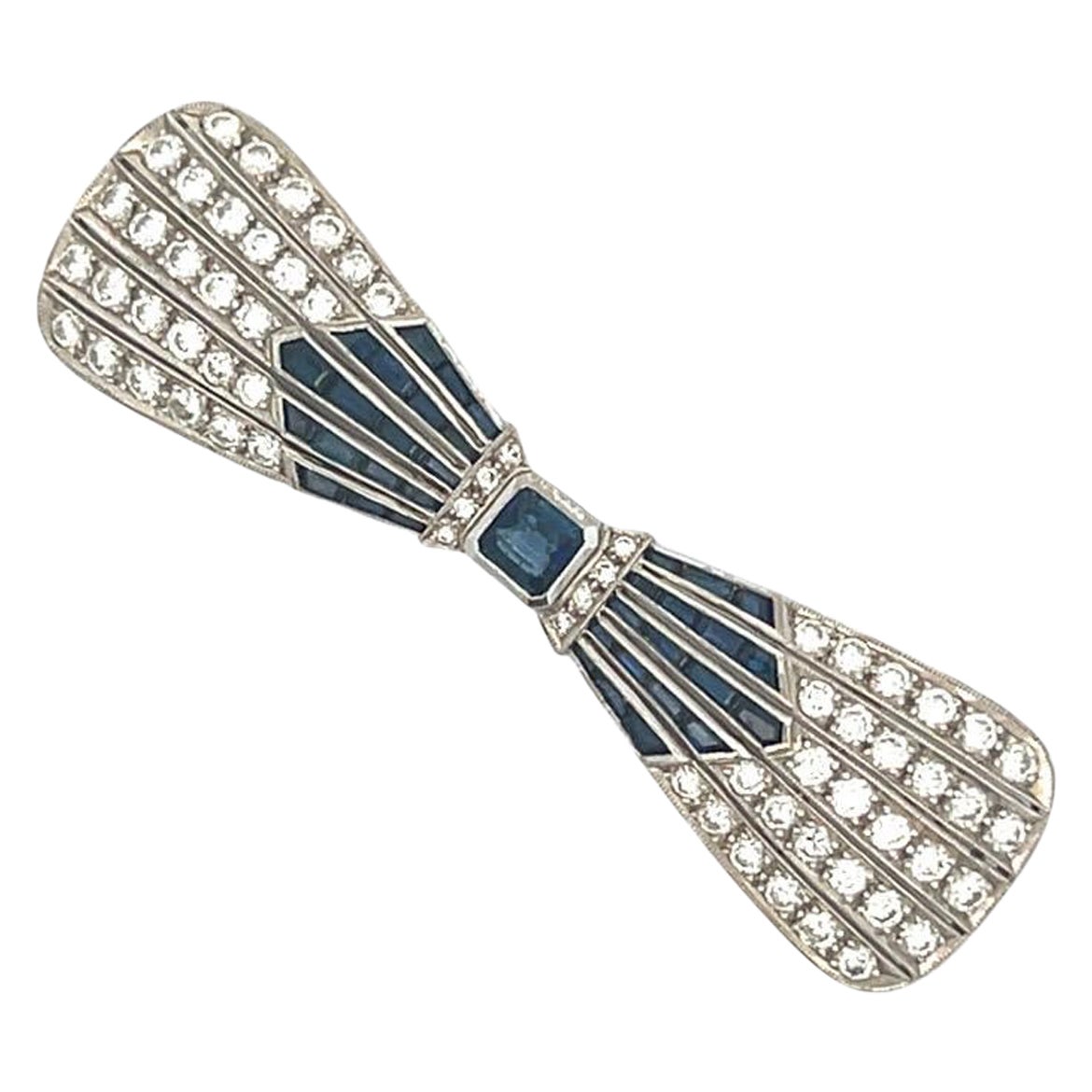 Art Decó Broche de lazo de zafiro y diamantes