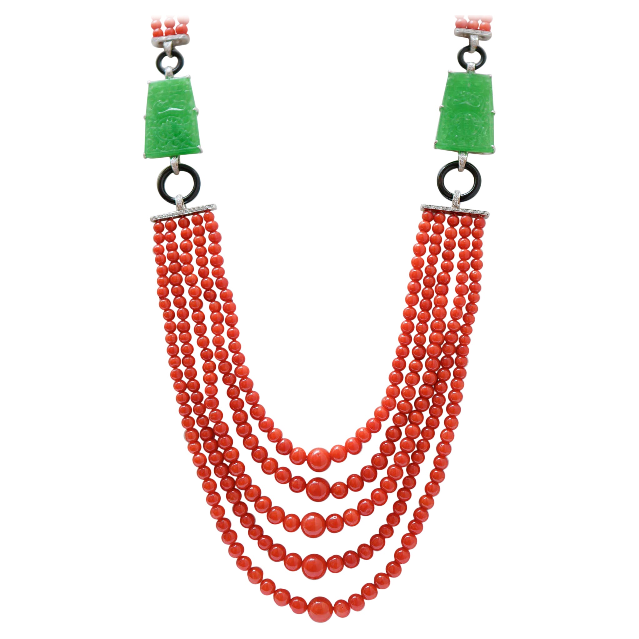 Halskette aus Platin mit Koralle, Onyx, Jade, Diamanten.