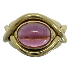 Tiffany & Co. d'epoca. Anello a cupola con tormalina rosa chiaro ovale in oro giallo 18 ct.