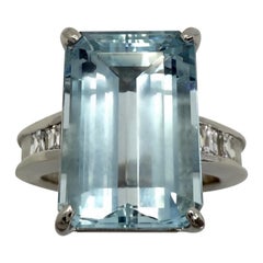 Anello in platino con acquamarina e diamanti taglio smeraldo 5,33 ct.
