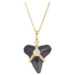 Oscuro Shark Tooth 14k Gold Diamond Necklace