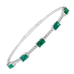 Esmeralda brasileña natural de 3 quilates y brazalete de diamantes Oro blanco de 14 quilates