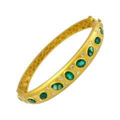 14K Yellow Gold Brushed Finish Emerald & Diamond Bangle Bracelet 4.11 Carats