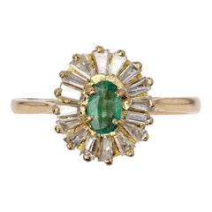 Modern Emerald Trapeze Diamonds 18 Karat Yellow Gold Ring