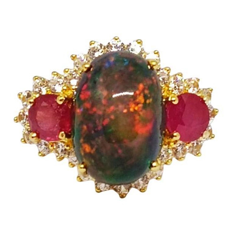 Fabricado por encargo (Oro macizo de 10 quilates).Anillo de Ópalo negro con Rubí. Oro macizo de 10 quilates