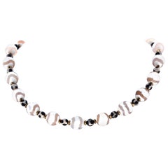 AJD Lovely Natural White Wavy Stripe Tibetan Agate 16 1/2" Necklace