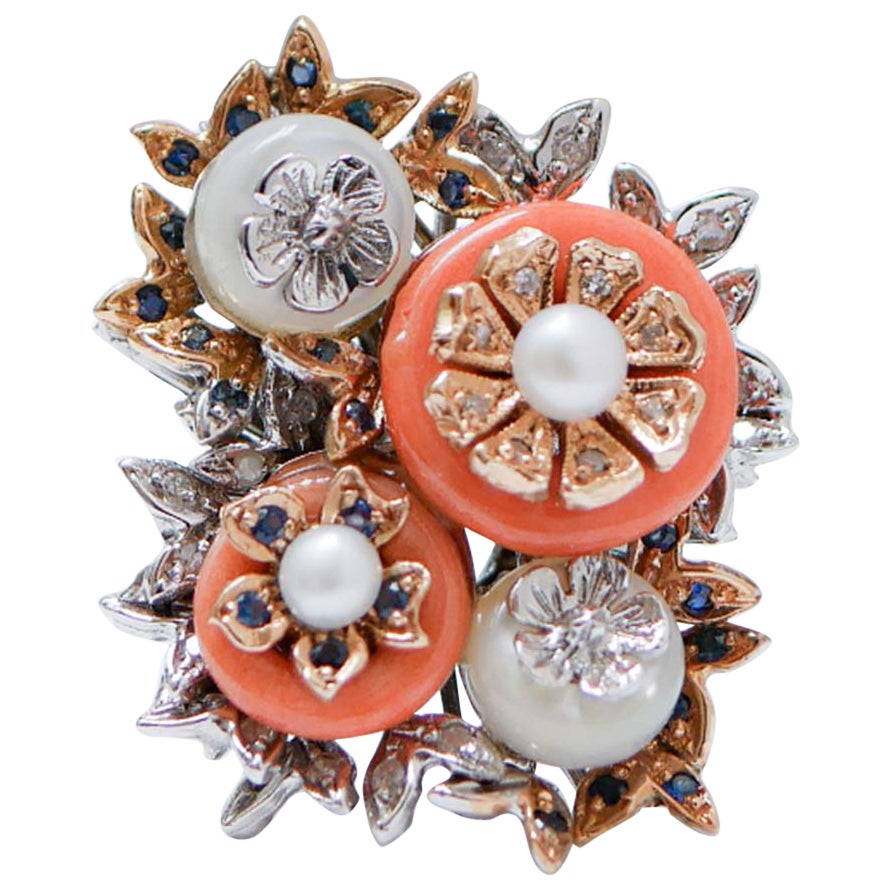 Coral, Piedras Blancas, Diamantes, Zafiros, Perlas, Anillo de Oro Blanco de 14 Kilates.