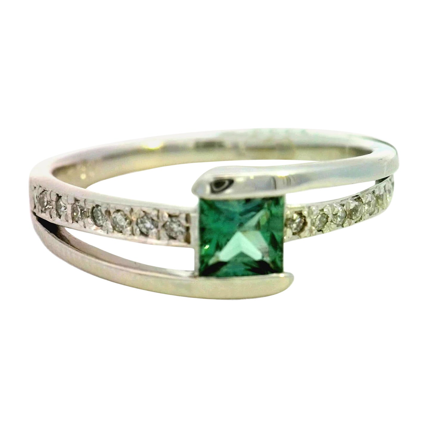 Elegant Green Gemstone Ring